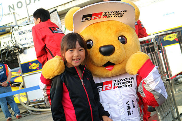 トヨタ くま吉 黒赤のpumaの女の子と@ スーパーフォーミュラ 2016年 第2戦 岡山