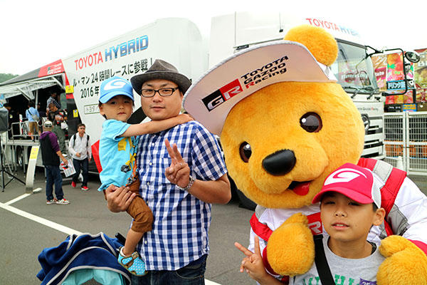 トヨタ くま吉 super gtキャップの親子3人組と@ スーパーフォーミュラ 2016年 第2戦 岡山