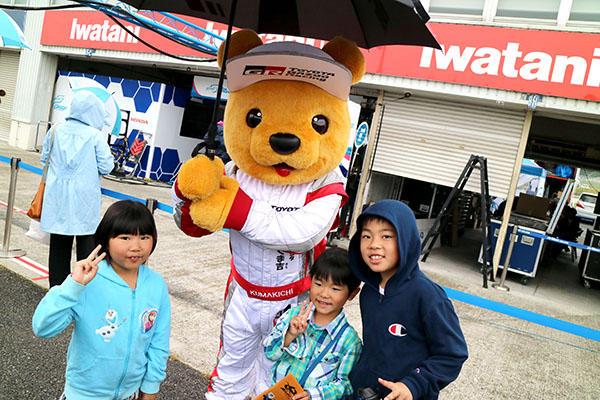 トヨタ くま吉 アナ雪パーカの3人兄妹と@ スーパーフォーミュラ 2016年 第2戦 岡山