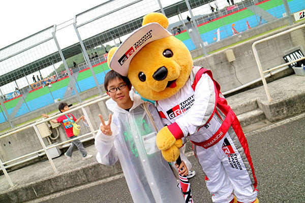 トヨタ くま吉 ビニールカッパの少年と@ スーパーフォーミュラ 2016年 第2戦 岡山