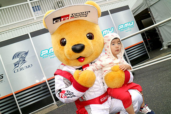 トヨタ くま吉 赤い半ズボンの少年と@ スーパーフォーミュラ 2016年 第2戦 岡山