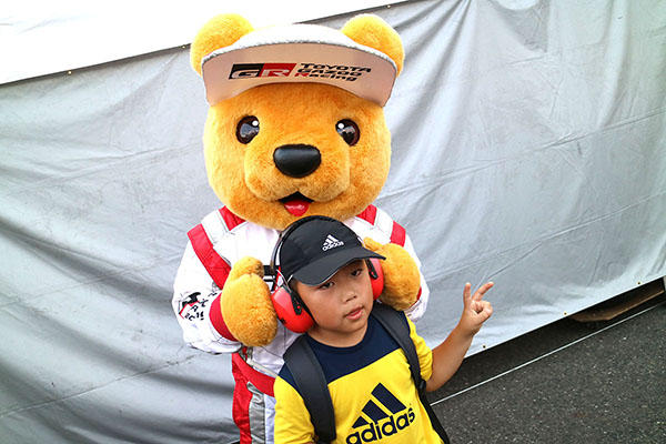 トヨタ くま吉 adidasキャップの少年と一緒に@ スーパーフォーミュラ 2016年 第5戦 岡山