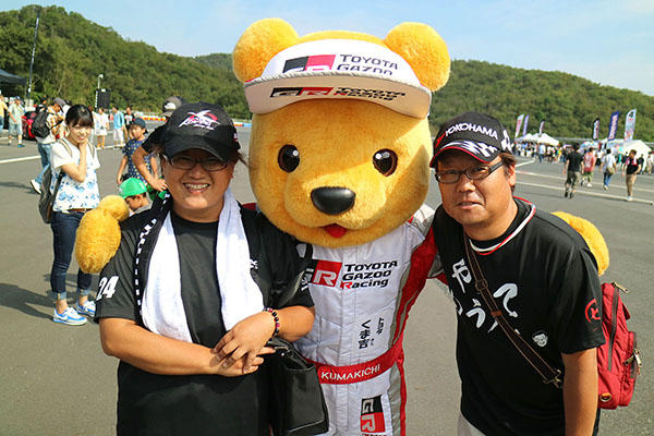 トヨタ くま吉 Kondoレーシングキャップの夫婦と一緒に@ スーパーフォーミュラ 2016年 第5戦 岡山