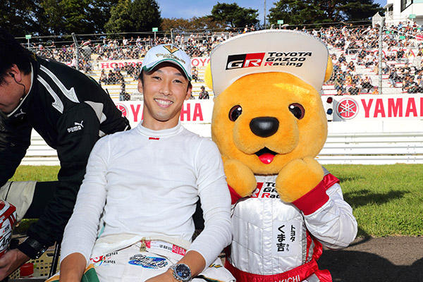 トヨタ くま吉 レース直前の中嶋一貴選手と一緒に@ スーパーフォーミュラ 2016年 第6戦 SUGO