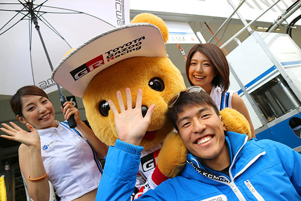 トヨタ くま吉 中山選手とレースクイーンと一緒に@ スーパーフォーミュラ 2016年 第7戦（最終戦） 鈴鹿