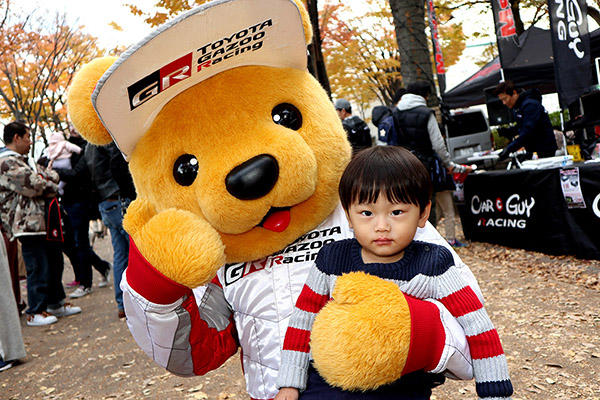 トヨタ くま吉 3色ボーダーニットを着た男の子と一緒に@ SHIBUYA SPORTS CAR FES 2017