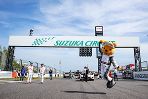 週末のSUPER GTは、鈴鹿サーキットへ応援に行くよ!