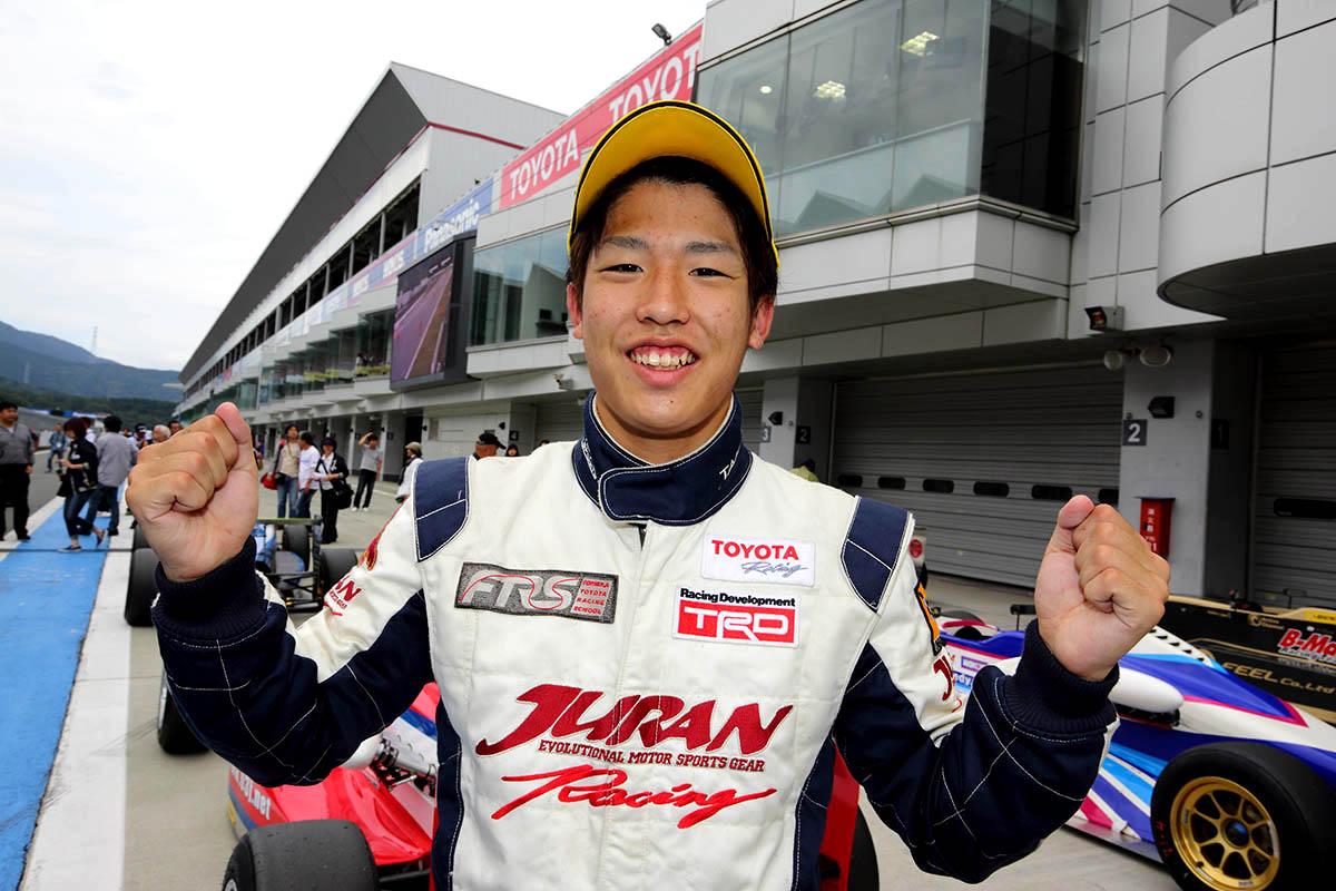 2014年 FIA-F4 第5大会（最終戦）富士で優勝を喜ぶ坪井翔