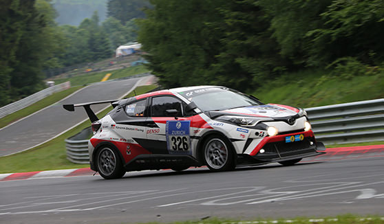The TOYOTA C-HR Racing loses approximately an hour of running time, but continues to the end of the race with no further issues
