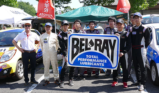 学生チームのトヨタ東京自動車大学校は、学生が主体となってマシン製作・整備・チーム運営を行っていく。完走が目標とは語ったが、果敢にアタックしていた。