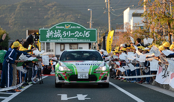 全日本ラリー選手権には、ラリーチャレンジE-3クラスの西シリーズで年間チャンピオンに輝いた山本・安藤組が参戦。上位に食い込む好走を見せた。