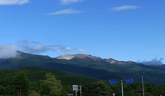 吾妻連峰を望む自然豊かな地で、夏の終わりを感じさせる軽やか風を感じてみてはどうだろう。