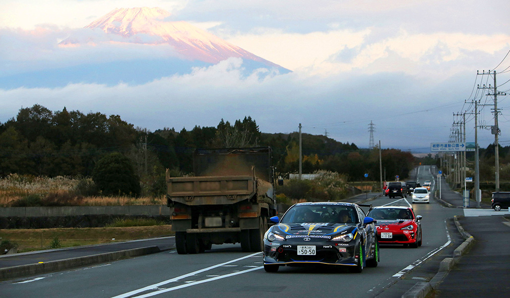 秋の空に映える富士山も本戦の風景。近隣の観光スポットも多彩。