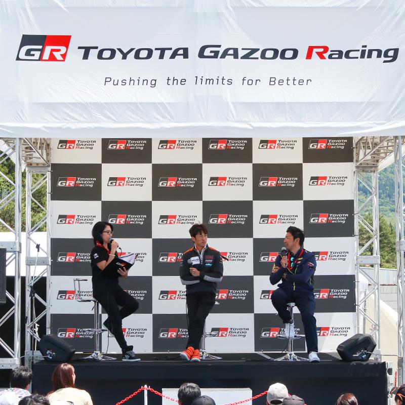 若手監督トークショーに参加する立川 祐路監督、片岡 龍也監督
