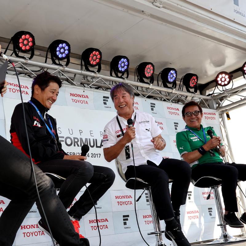 監督トークショーに参加する星野一義監督、近藤真彦監督