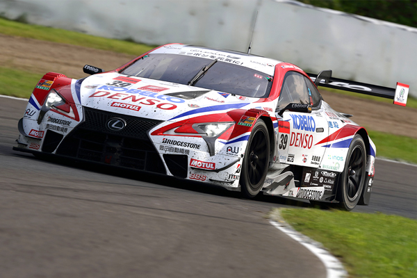 最後尾スタートから10位でフィニッシュしポイントを獲得したDENSO KOBELCO SARD LC500 39号車
