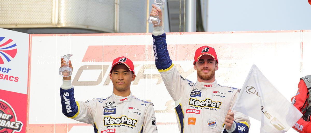 開幕戦で2位表彰台を獲得したKeePer TOM'S RC F 37号車の平川亮とジェームス・ロシター