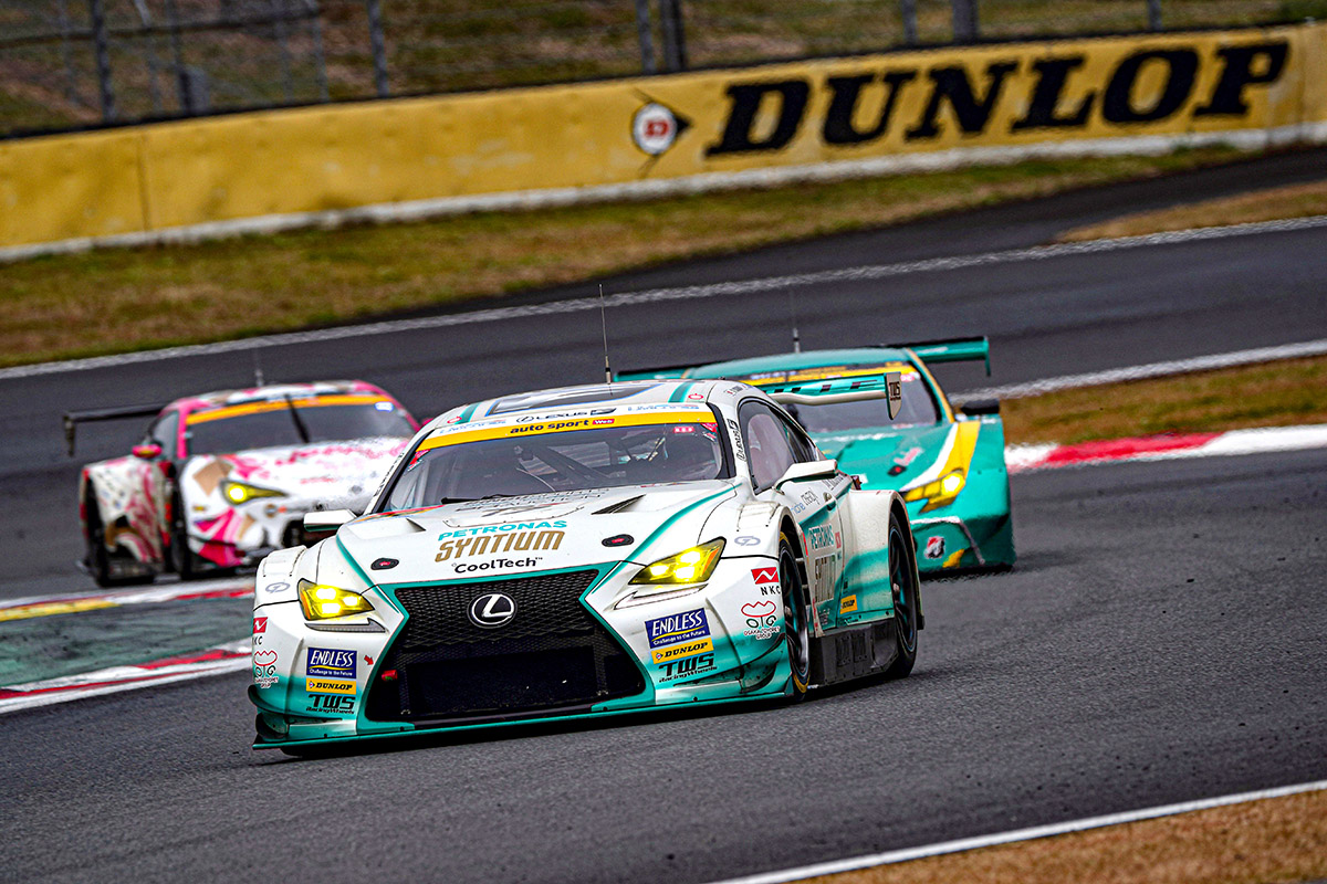 ファイナルラップで劇的な逆転を果たしたSYNTIUM LMcorsa RC F GT3 60号車