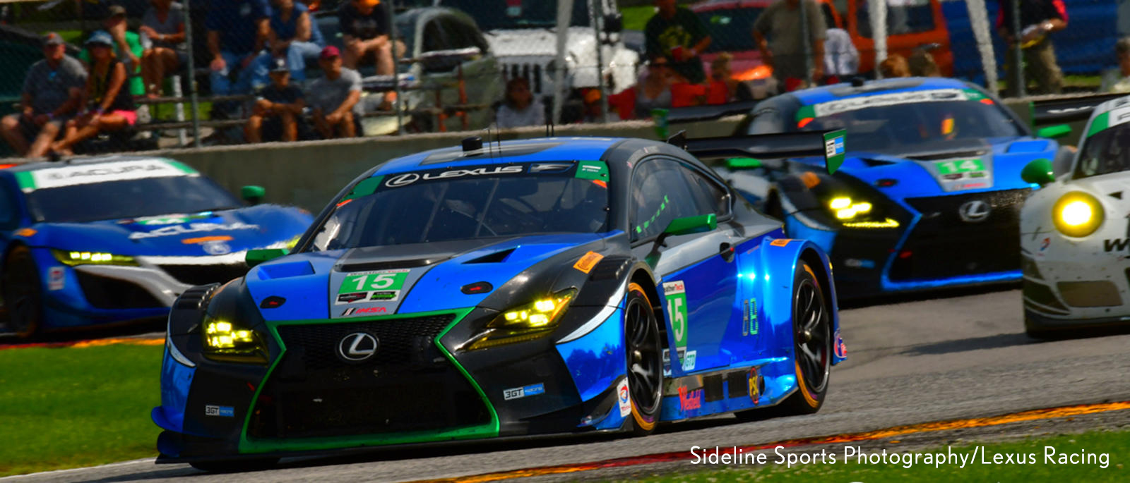 決勝レースを戦う3GT Racing LEXUS RC F GT3の2台