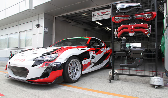 前戦では新しくKOUKI(後期)のヘッドランプ&リアコンビランプが装着された