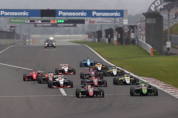 全日本F3選手権 第11戦のスタートシーン