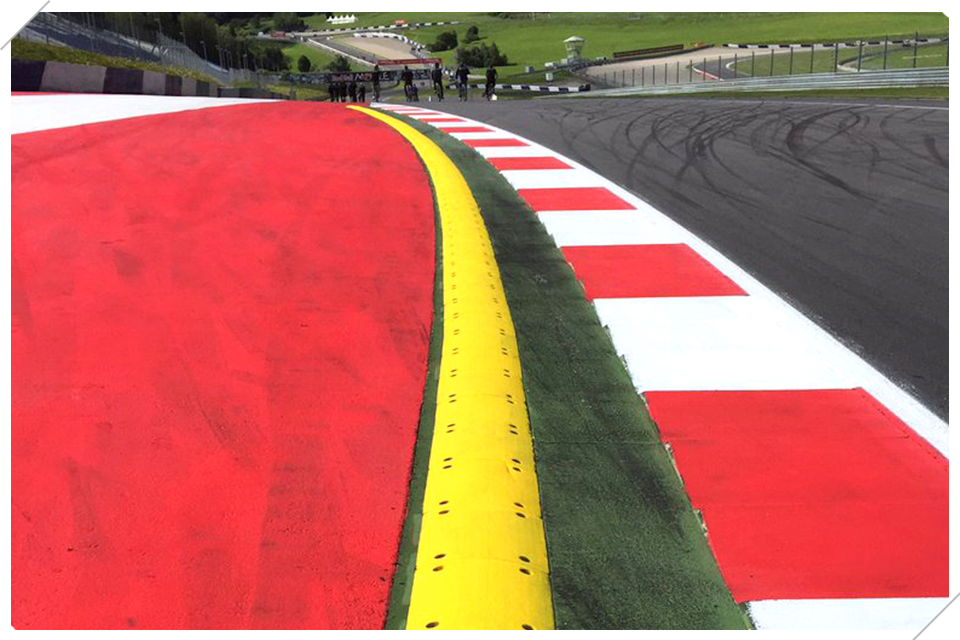 F1オーストリアGPで話題になった「黄色い縁石」