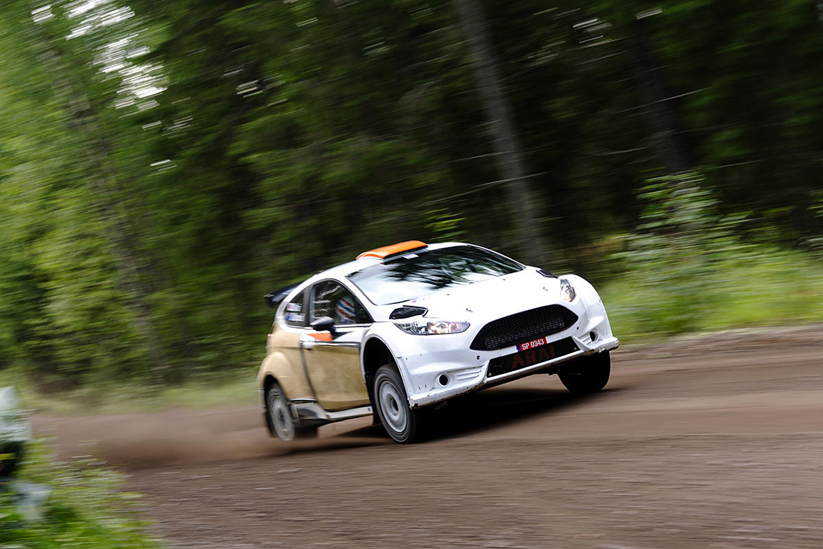 WRC第8戦ラリー・フィンランドを前に走行テストを行う新井大輝