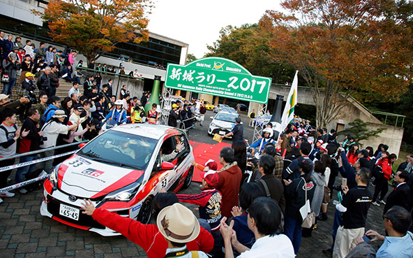全日本ラリーRd.9@新城 "地元"でファンに感謝...