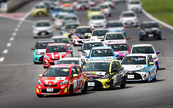 多いときは1ラウンドのエントリーが70台を超えるVitz Race