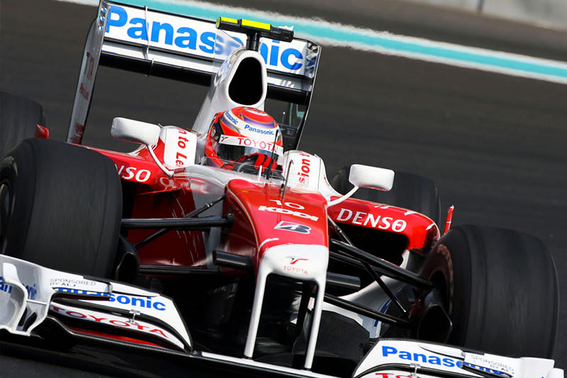 2009年のF1でトヨタTF109をドライブする小林可夢偉選手。F1ドライバーの中でもタイヤの使い方に対する可夢偉評は高かった