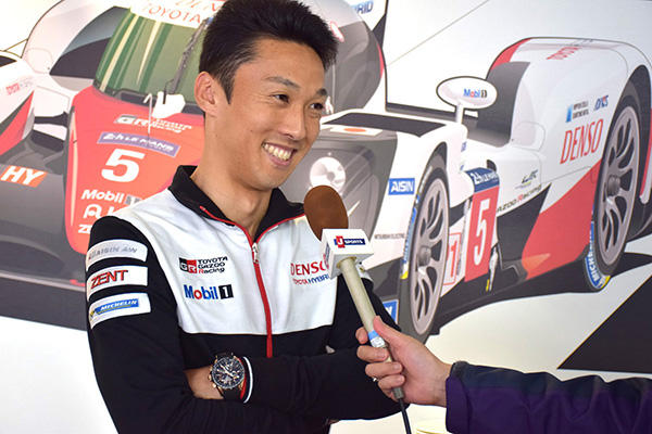 チームホスピタリティーブースでの取材対応