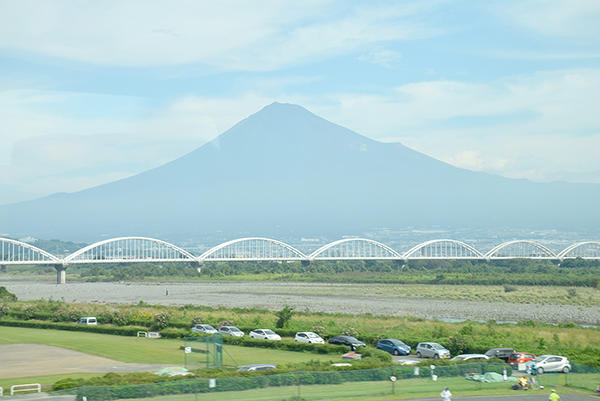 新幹線で静岡県に移動