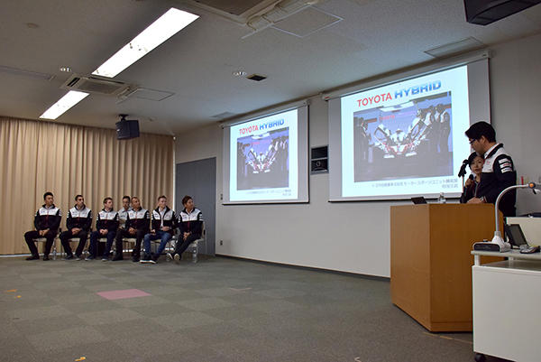 東富士研究所での講演会に出席