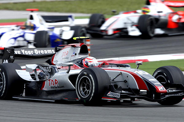 2008年はGP2、GP2アジアシリーズの両シリーズに参戦
