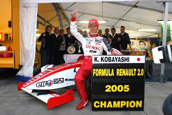 2005年にはフォーミュラ・ルノー イタリア&ユーロシリーズでWチャンピオンを獲得
