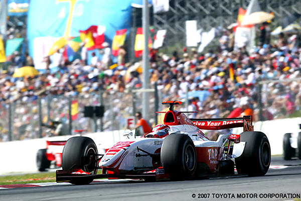 2007年、F1のひとつ下のカテゴリであるGP2に参戦。着実に海外での経験を積んだ中嶋一貴選手は、翌年からはF1への参戦を果たす