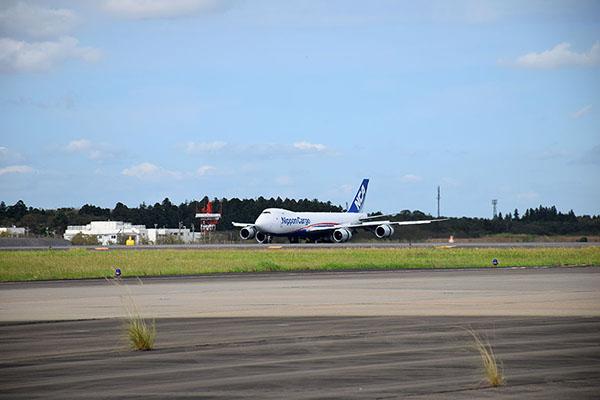 長旅を経て、TS050 HYBRIDが成田空港に到着！！