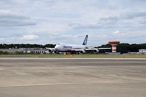 長旅を経て、TS050 HYBRIDが成田空港に到着！！
