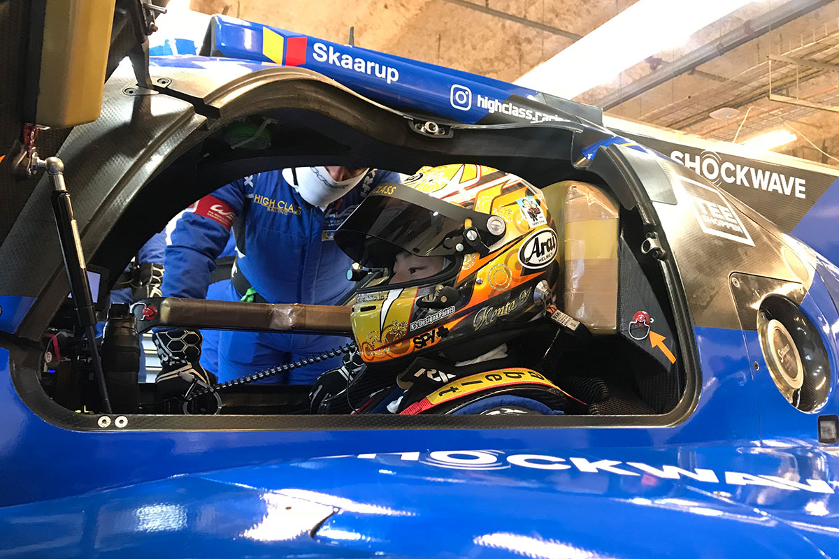 High Class Racing 33号車に乗り込む山下健太
