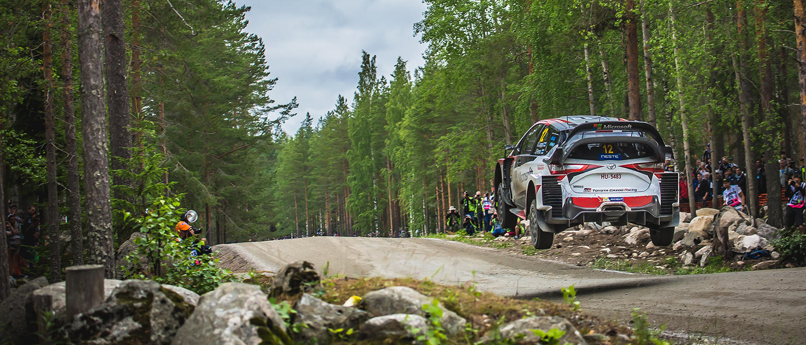 2017年のラリー・フィンランドで走行するヤリスWRC 12号車