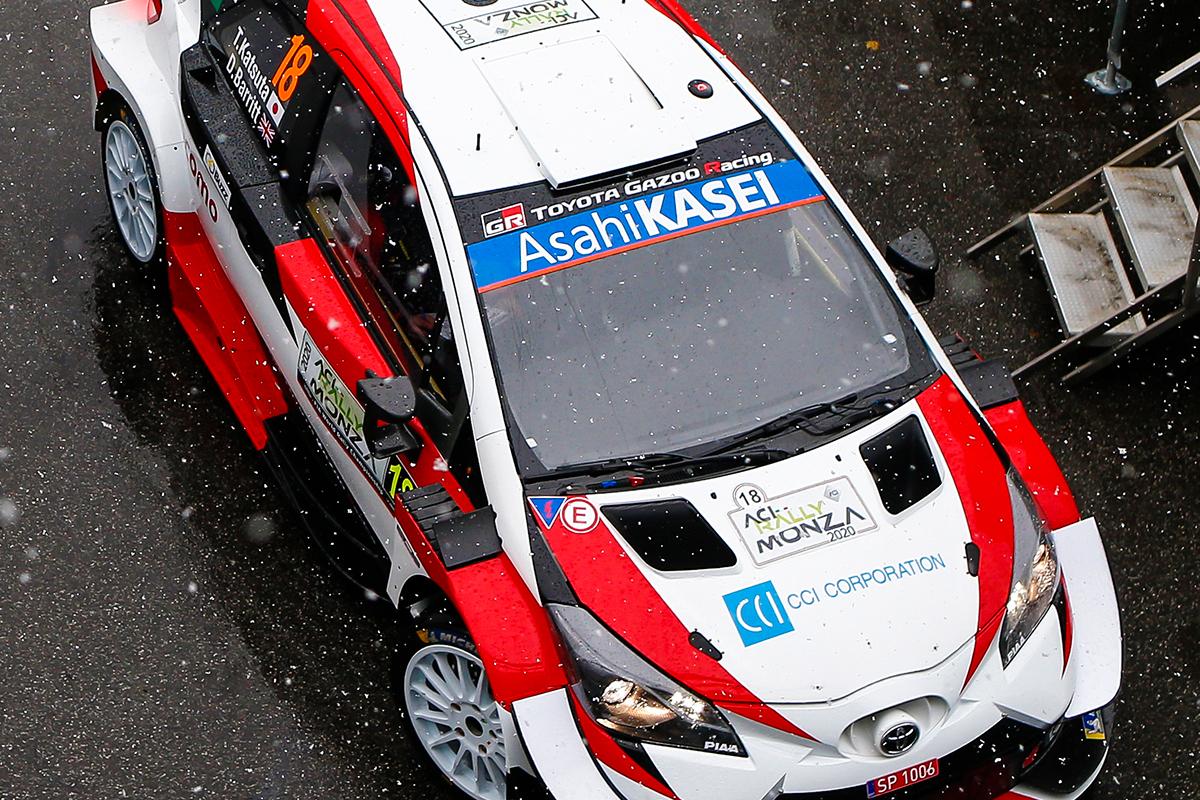 ヤリス WRCのボンネットに貼られているCCIのロゴ