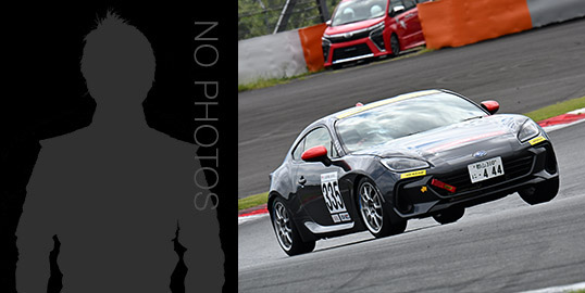 No.335 岡崎 遥 / HALol OBC BRZ / ROBOT RACING