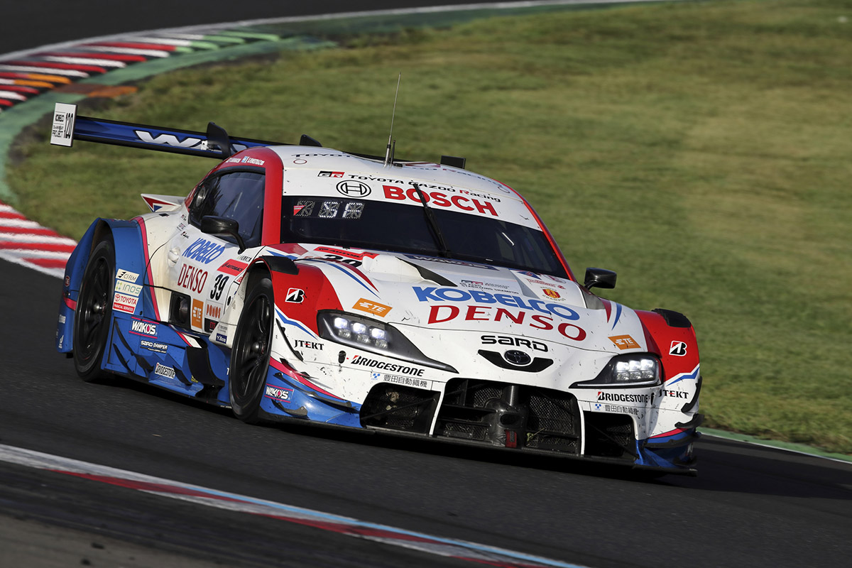 モタスポコラム その100-名勝負！サクセスウェイトを背負って優勝争い！39号車DENSO KOBELCO SARD GR Supra！〜SUPER GT 第６戦スポーツランドSUGO〜