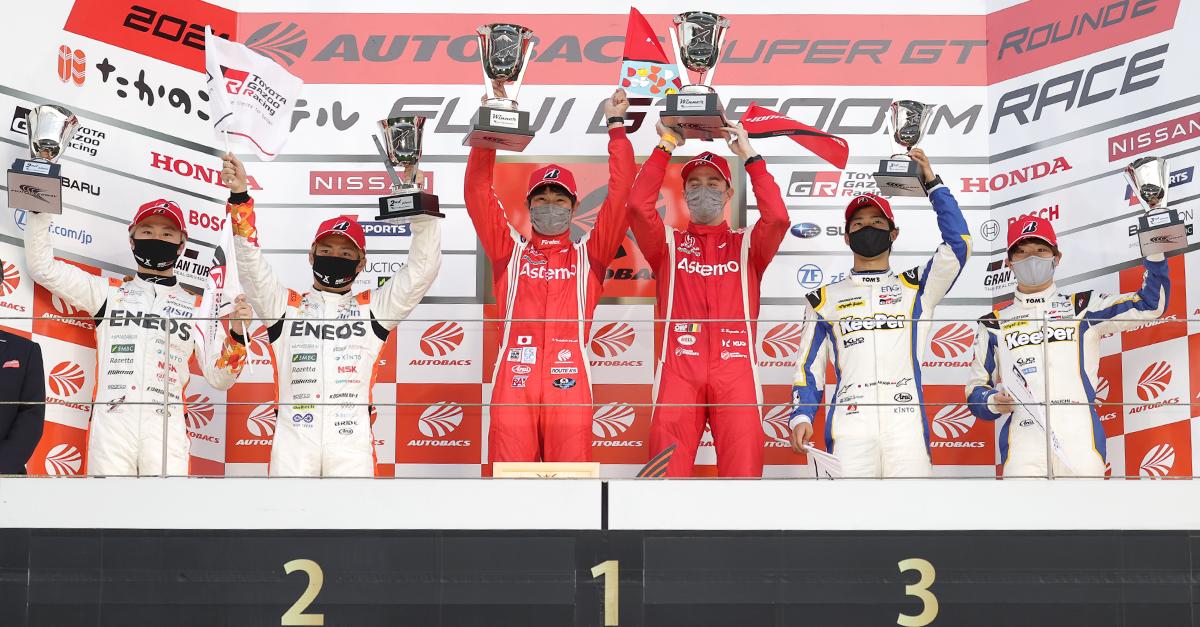 SUPER GT 2021年 第2戦 富士で2位表彰台を獲得した大嶋／山下組と、3位表彰台を獲得した平川／阪口組