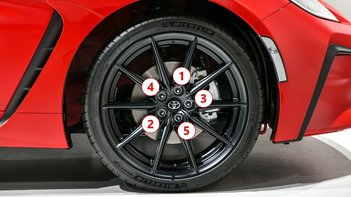 GR86のホイールナット締結順