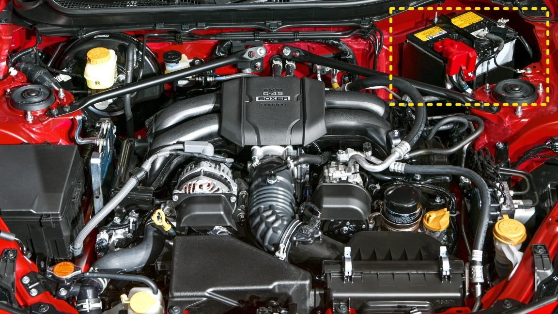 GR86のバッテリー搭載はエンジンルーム助手席側